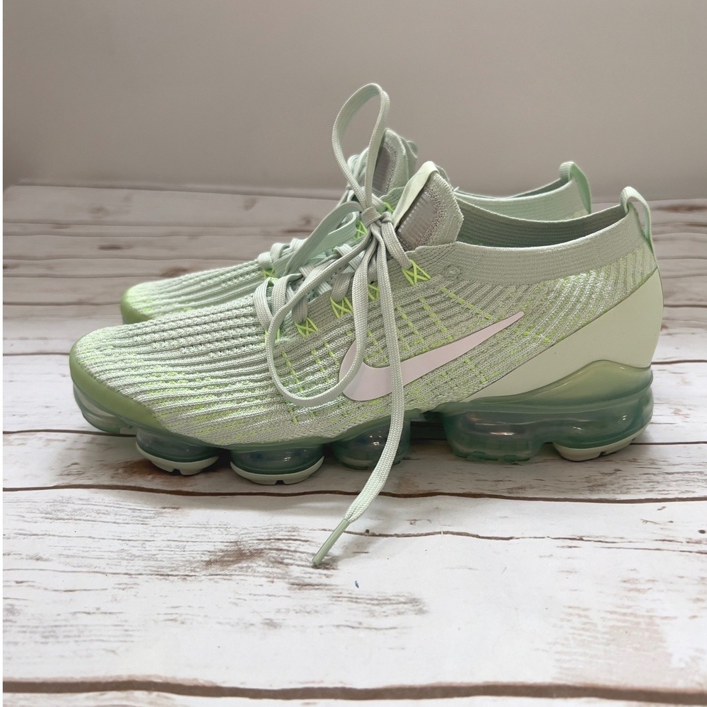 Nike Air VaporMax 3.0 Barely Volt Pistachio Frost AJ6910-300 Womens 11.5